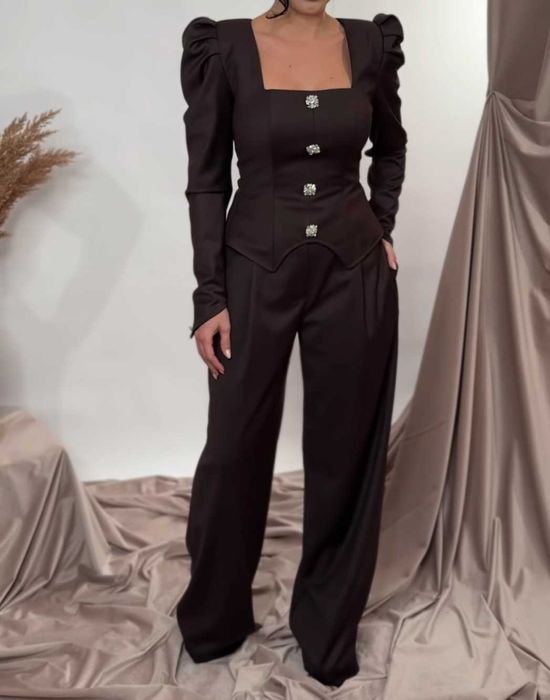 Vand pantaloni palazzo si corset cu detalii argintii!