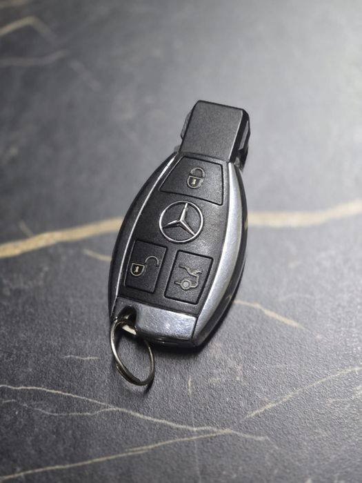 Vând cheie mercedes benz