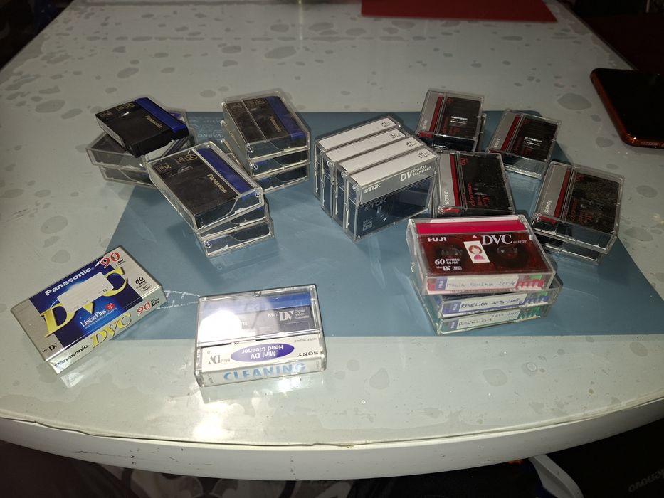 Lot casete video miniDV, include casetă Sony pt. curățare cap  redare