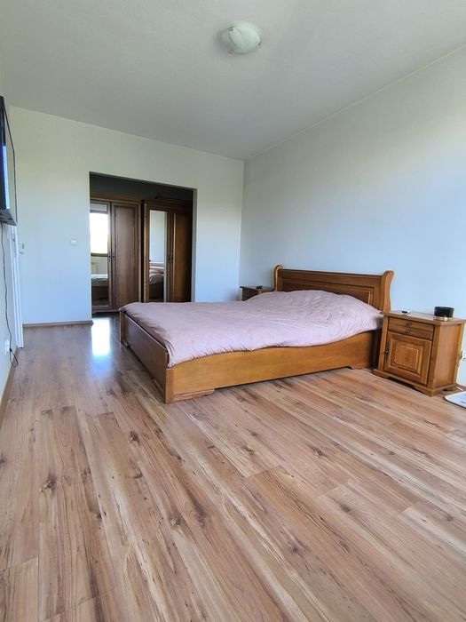 Дава се под наем Тристаен апартамент в София, Център - 100 кв.м за 870 € - Снимка #1