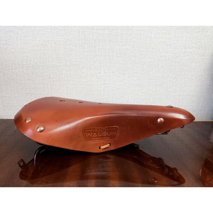 Кожаное седло типа Brooks B17