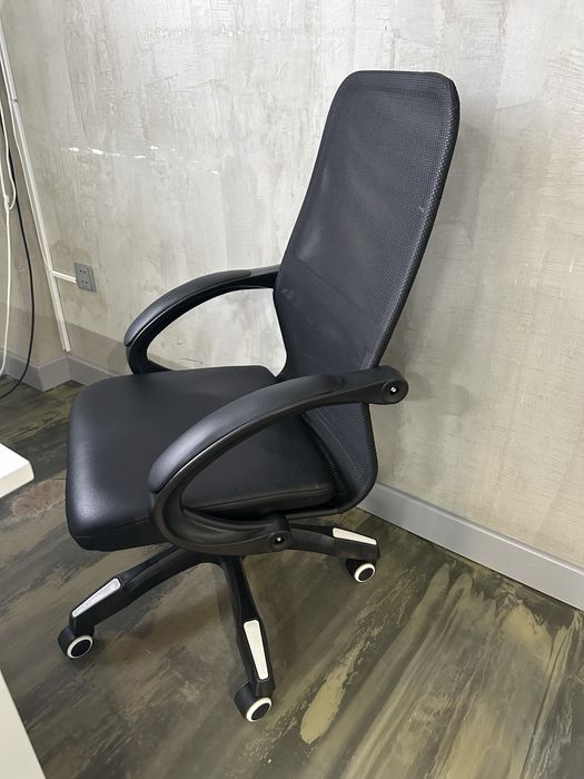 Офисные стулья 12 шт