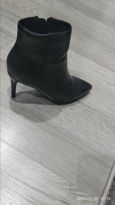 Продавам чисто нови,необувани  боти