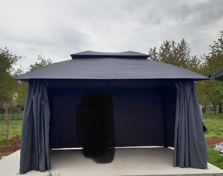 Cort pavilion gradina