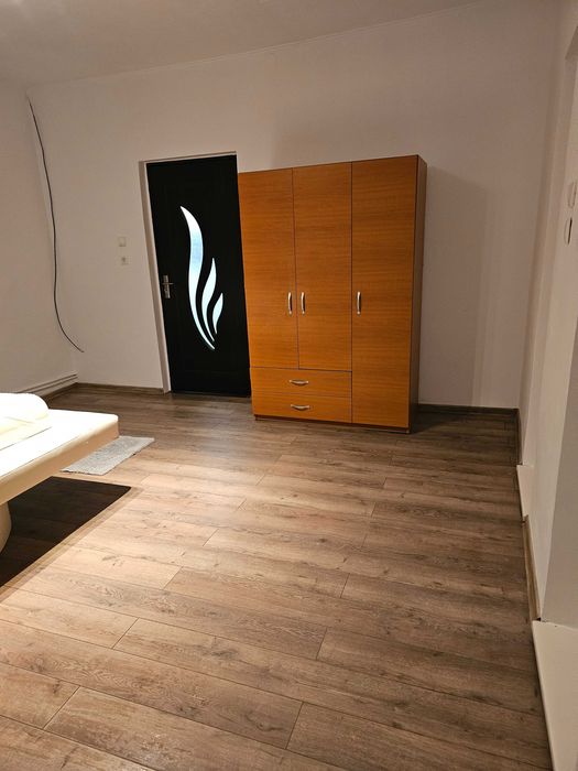 Inchiriez apartament la casa particulara pet friendly