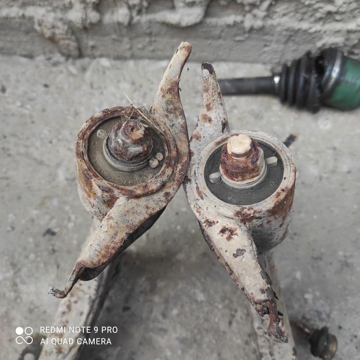 Продам рычаги вилки на Мазда 626 птичка