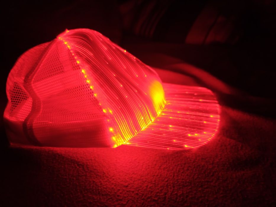 Светеща шапка с Led осветление USB