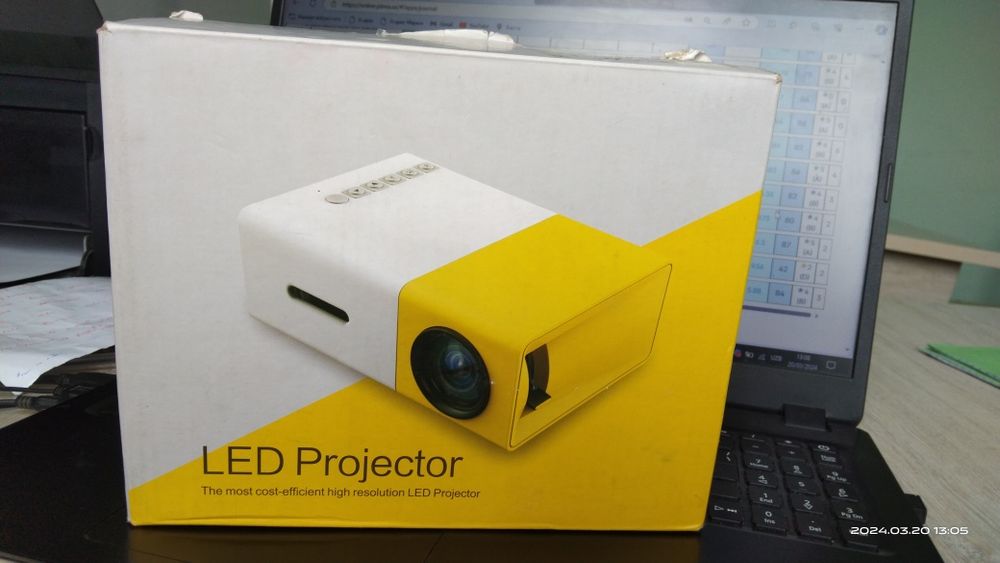 Projektor.   Yangi hali ochilmagan