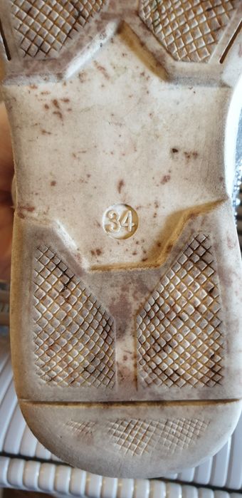 Кроссовки для девочки р.34