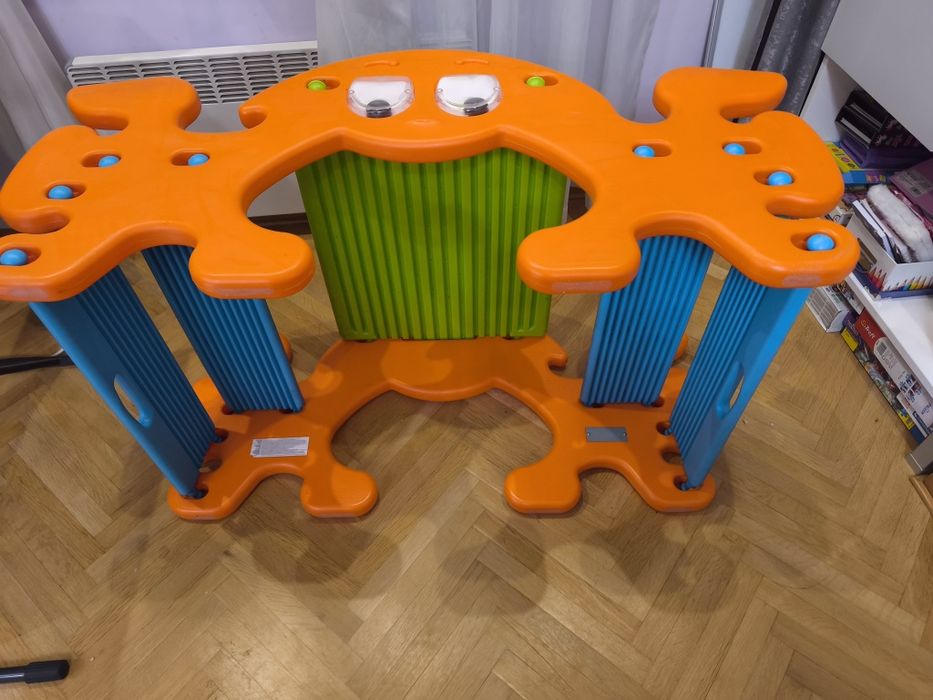 детска маса с четири места за сядане