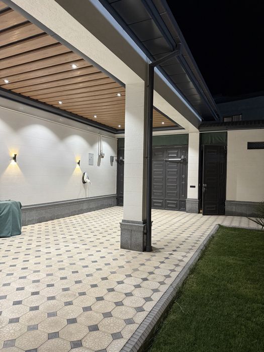 Уч кахрамонда евро уй сотилади, 2 этаж 7 хона 5 та санузел 2 та кухня.