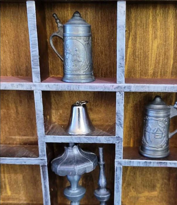 Дървена къща с миниатюри