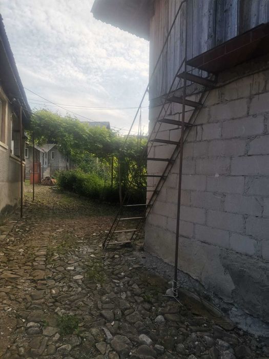 Vand casa sat Dealu Mare, com Buciumeni, jud. Dambovita