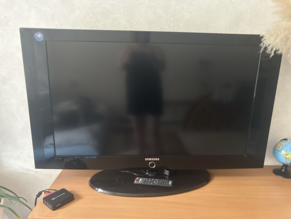 Срочно,продам телевизор Samsung ЖК 102см