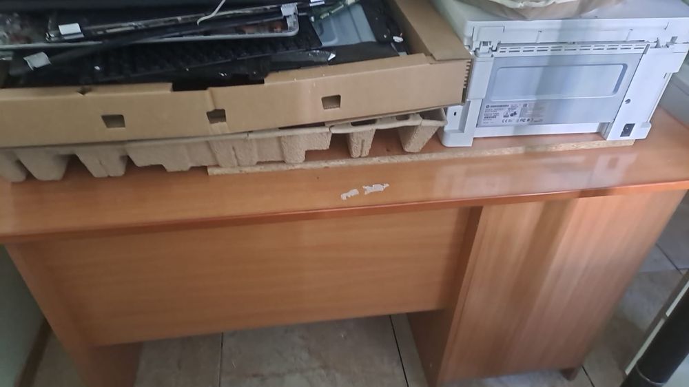 Продам стол офисный