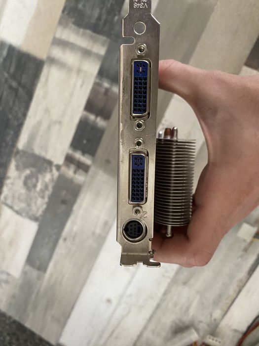 видеокарта , затычка для пк