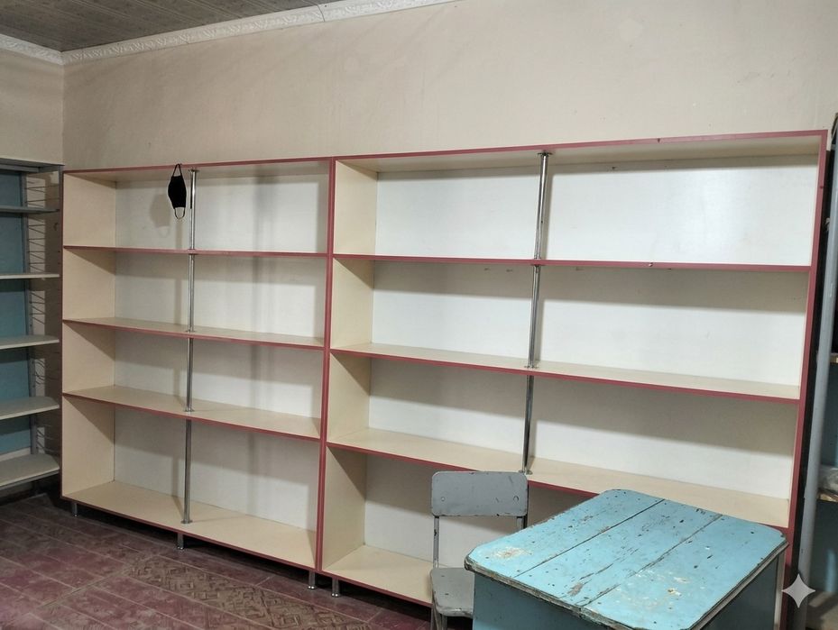 Magazin polkasi sotiladi.