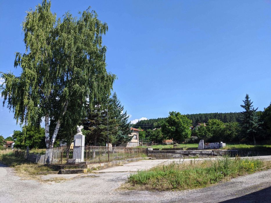 Продава се Парцел в с. Гълъбник, Област Перник - 1077 кв.м за 33 €/кв.м - Снимка #3