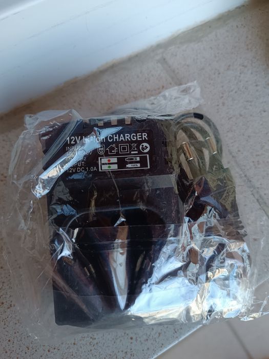 Зарядно за винтоверт Li-ion 12v
