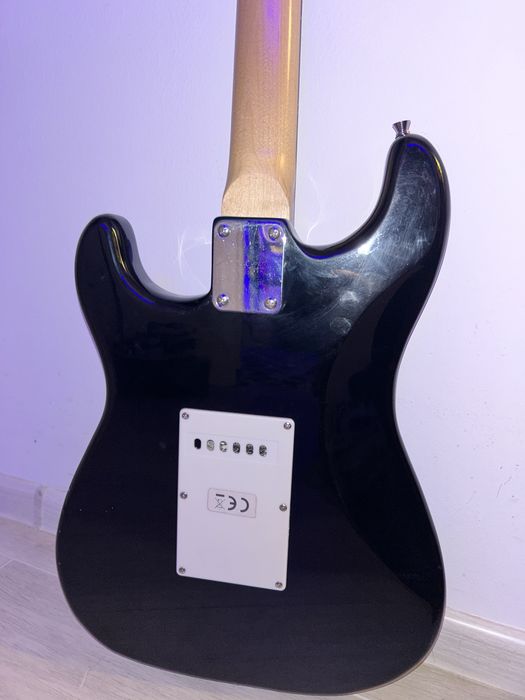 chitara(nu stiu exact daca are firma)