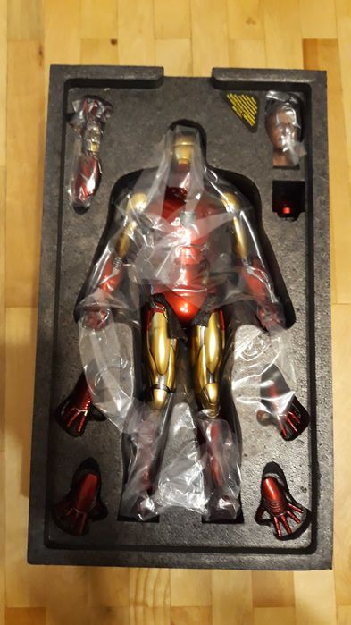 Колекционерска фигурка Hot Toys Avengers: Endgame IRON MAN mark 85