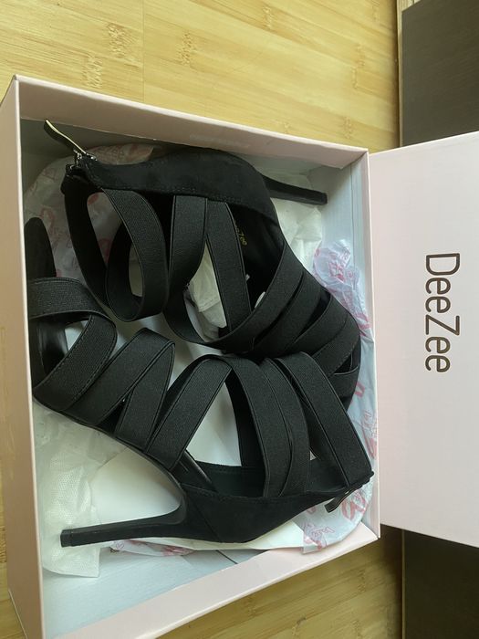 Sandale cu toc,negre, impecabile