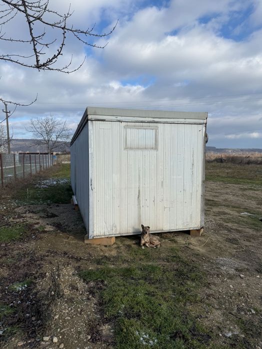 Container de 10mx 2,40 cu baie încălzire și electricitate