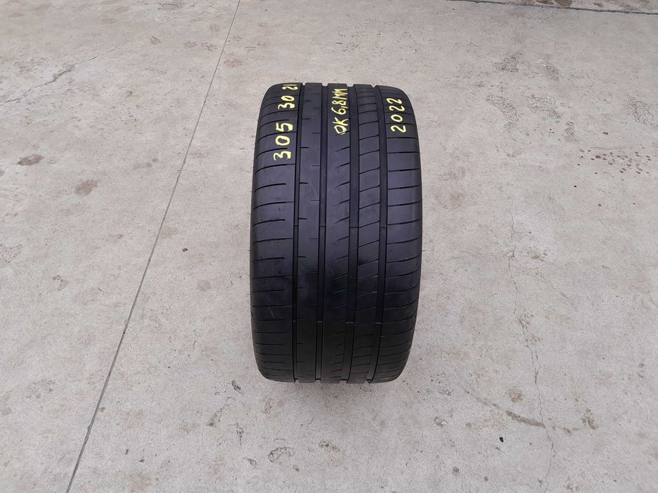 O anvelopa vara 305 30 21 goodyear asymmetric 3 NAO cu 6,8 mm 2022
