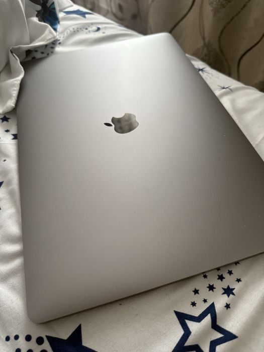 Vând MacBook Pro 16” i9 (touchbar)