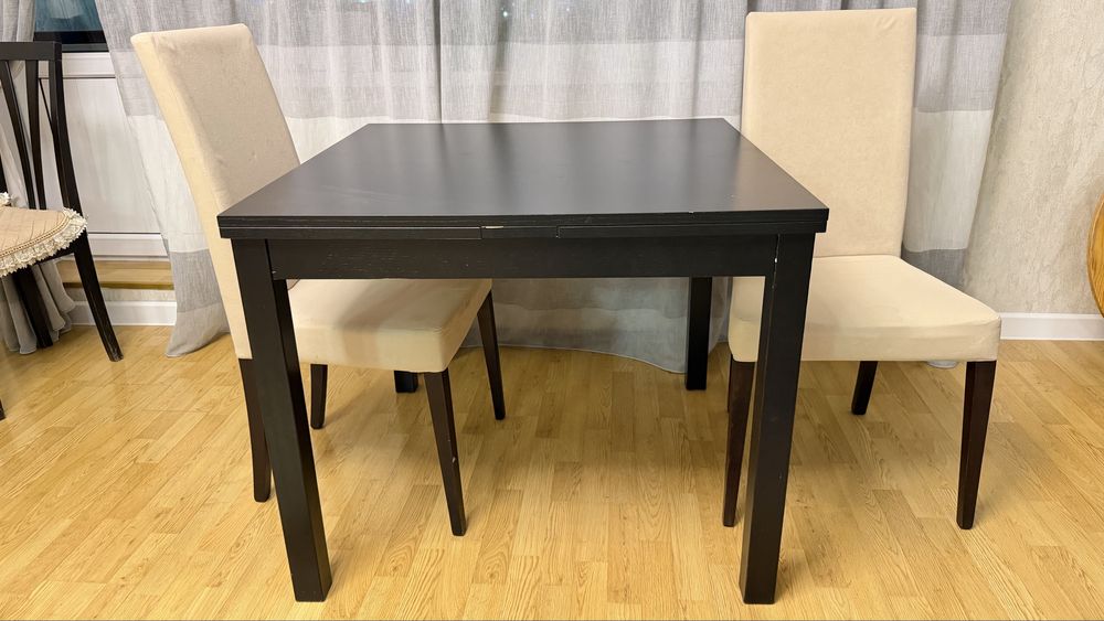 Стол со стульями