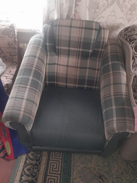 Продам раскладной диван с креслом