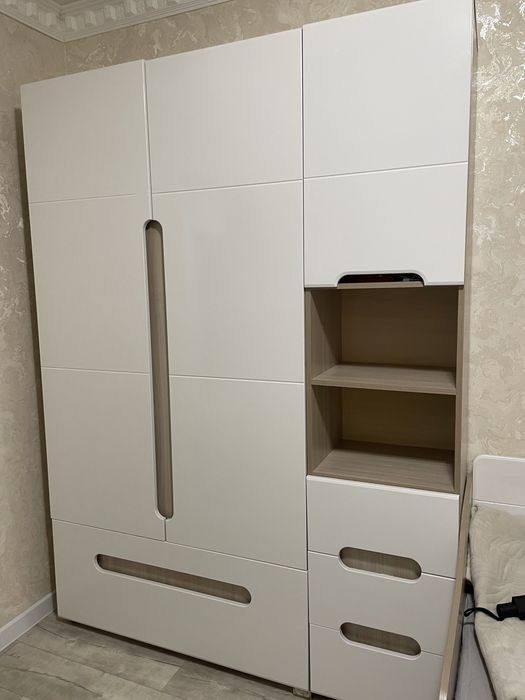 Продам комплект мебели