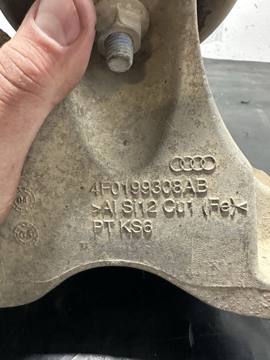 Suport motor dreapta tampon motor Audi A6 C6 3.0 TDI ASB BMK 2.7 TDI