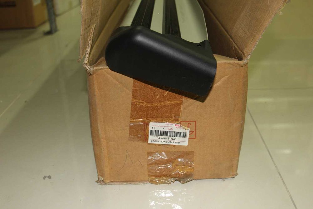 Оригинални странични степенки черни Toyota RAV4