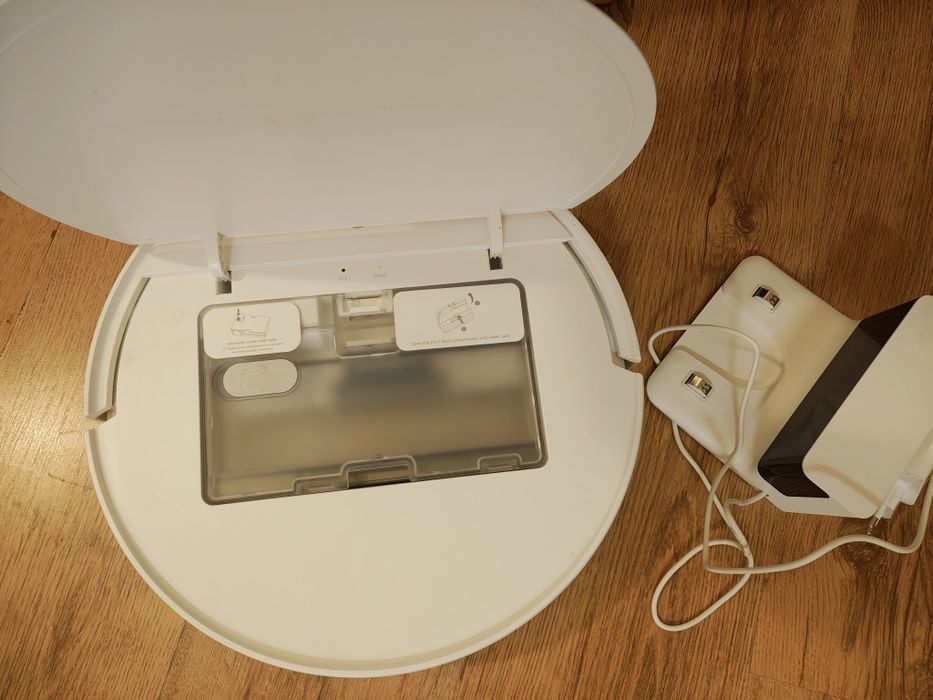 Продавам робот прахосмукачка Xiaomi mi robot vacuum essential  за части