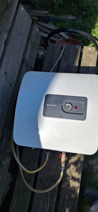 Vând boiler Ariston  30L