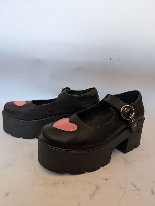 Затворени обувки верижка платформа сърце