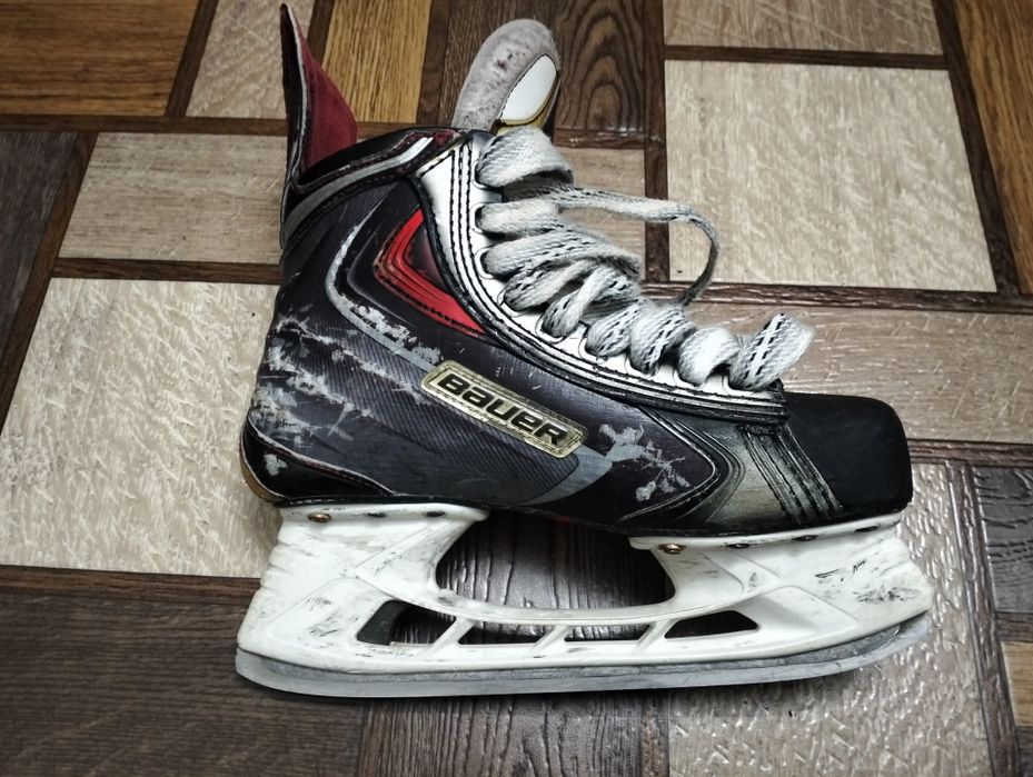 Продам проф.коньки Bauer APX2