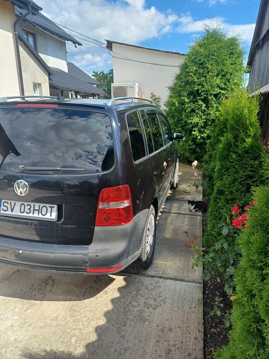 VOLKSWAGEN Touran
