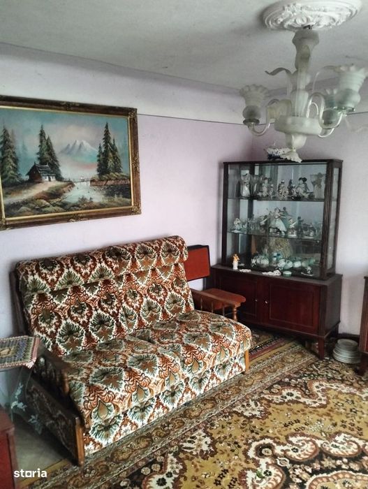 Casă de vânzare cu teren.