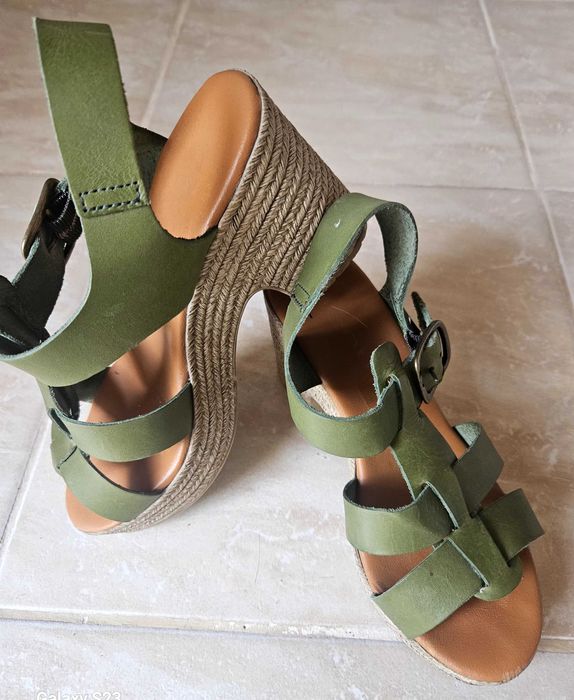 Sandale piele Rizzoli,culoare verde, marime 35, in conditii foarte bune