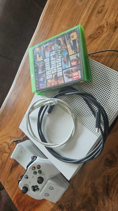 Xbox One S 1TB – Отлично състояние + Игри и Контролер