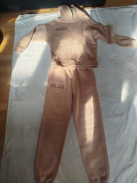 Спортивные костюмы на девушек