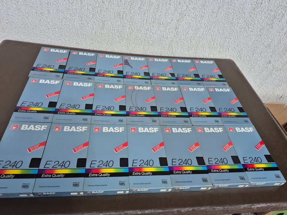 Vând 21 casete video VHS originale Basf de 240 minute colectie de filme diferite genuri 

- Lot 80 casete video VHS originale Basf, cu colecție de fil