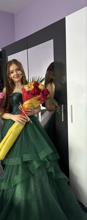 Продавам елегантна бална рокля – като нова!