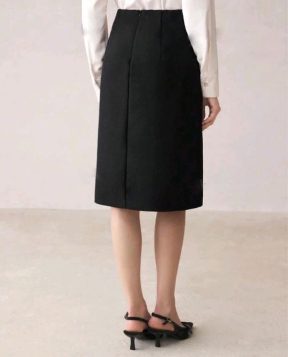 Черна елегантна пола с цепка