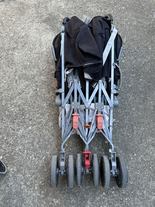 количка за близнаци