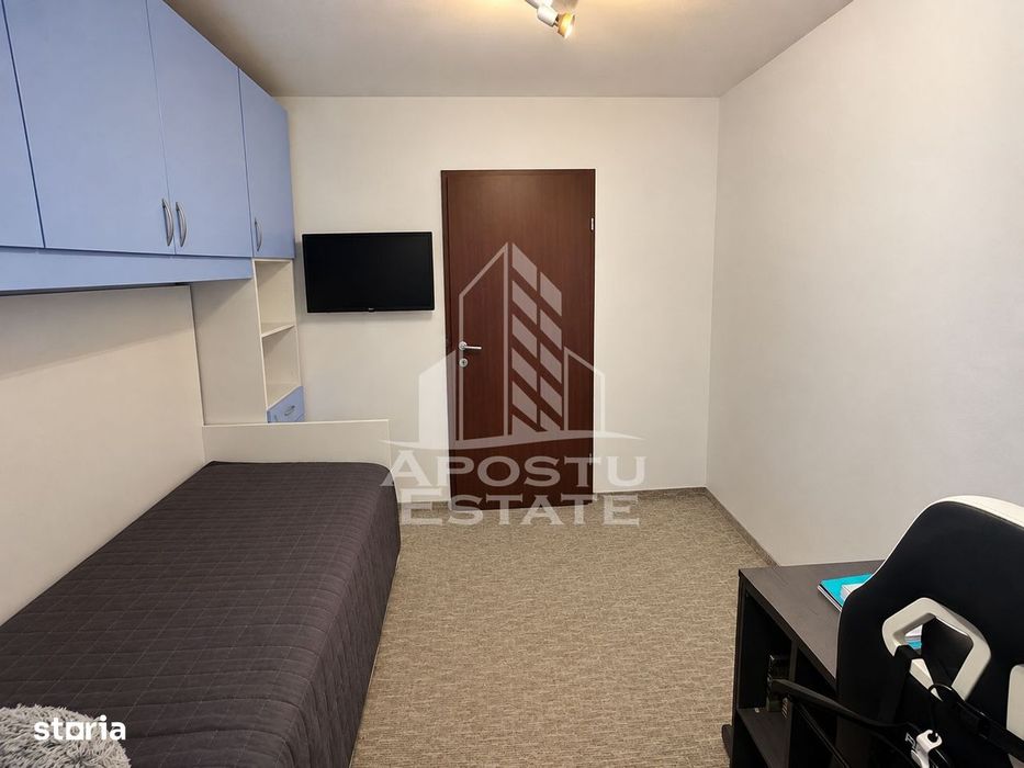 Apartament cu 3 camere,semidecomandat,centrala proprie ,zona Girocului