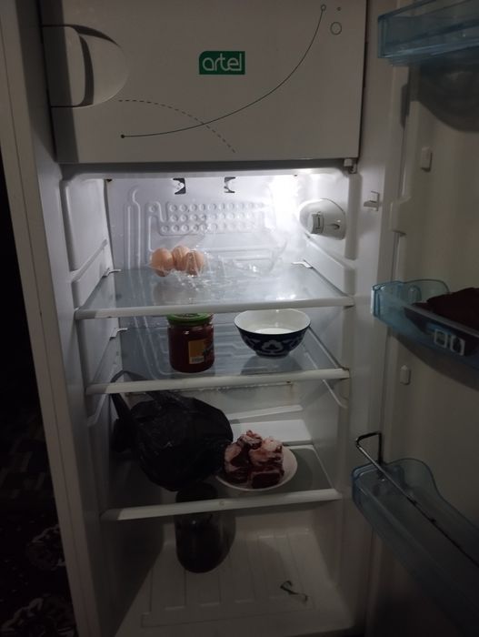 Холодильник артель нормальное состояние работает всё нормальноюююююююю