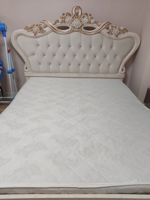 Кровать двуспальная